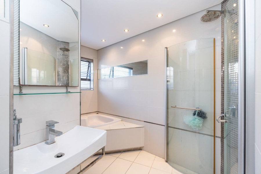 6 Bedroom Property for Sale in Welgelegen Western Cape